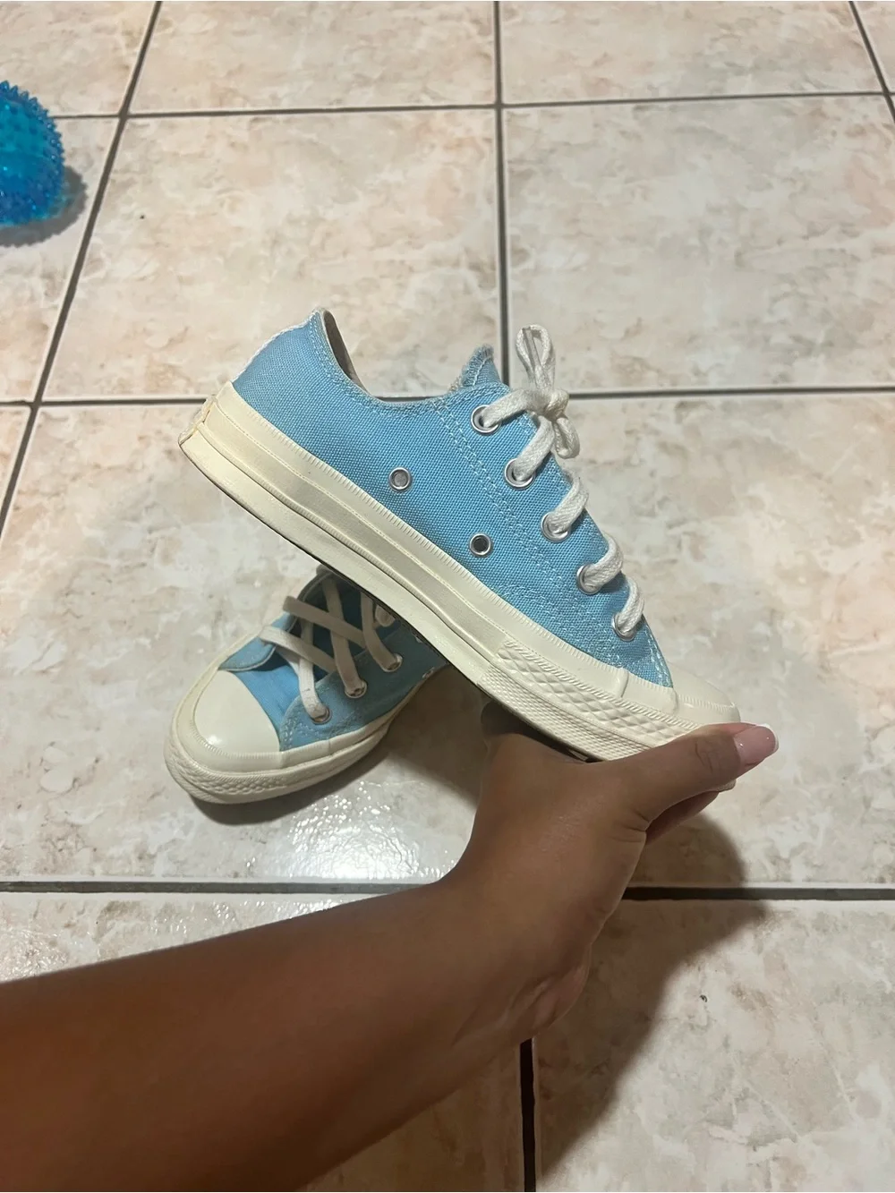 Comme des Garçons PLAY Light Blue Low-Top Sneakers with Red Heart